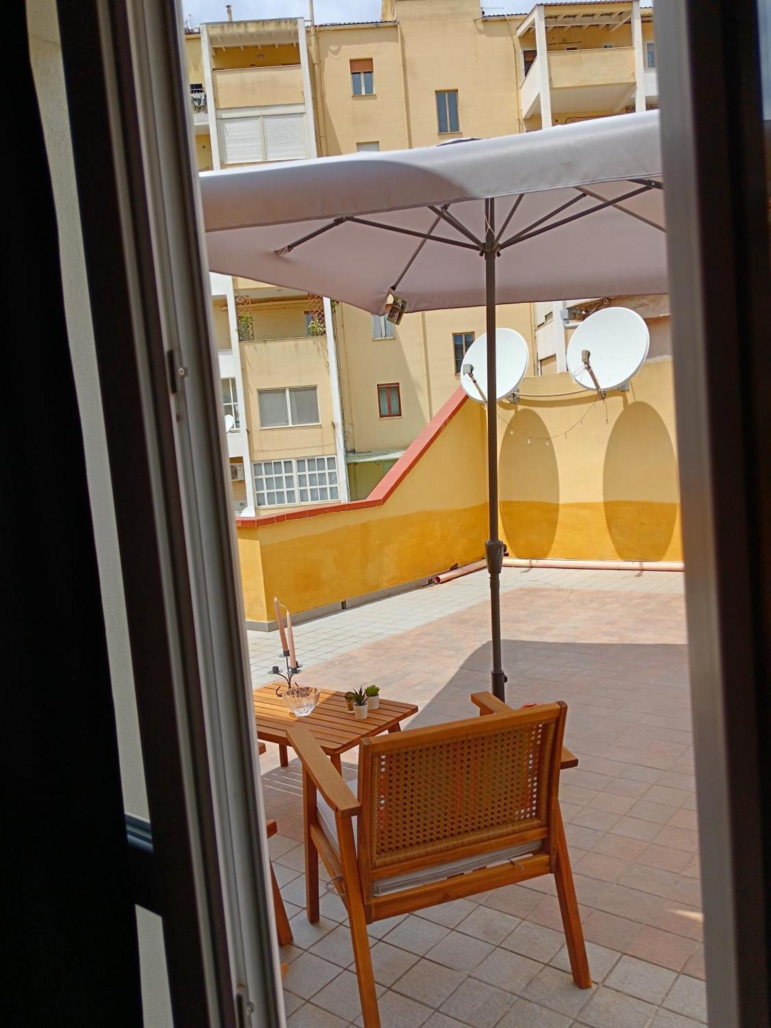 Appartamento Con Terrazzo Privato E Netflix 卡利亚里 外观 照片