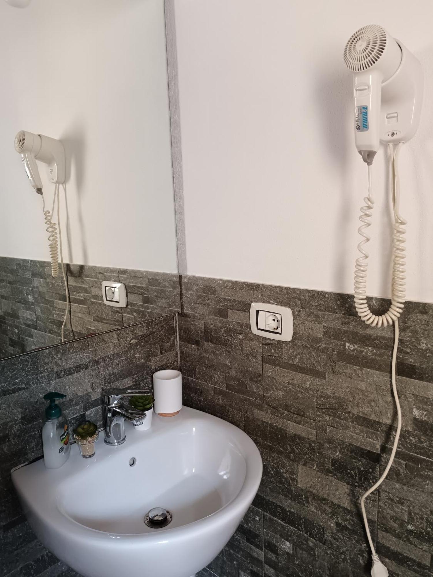 Appartamento Con Terrazzo Privato E Netflix 卡利亚里 外观 照片